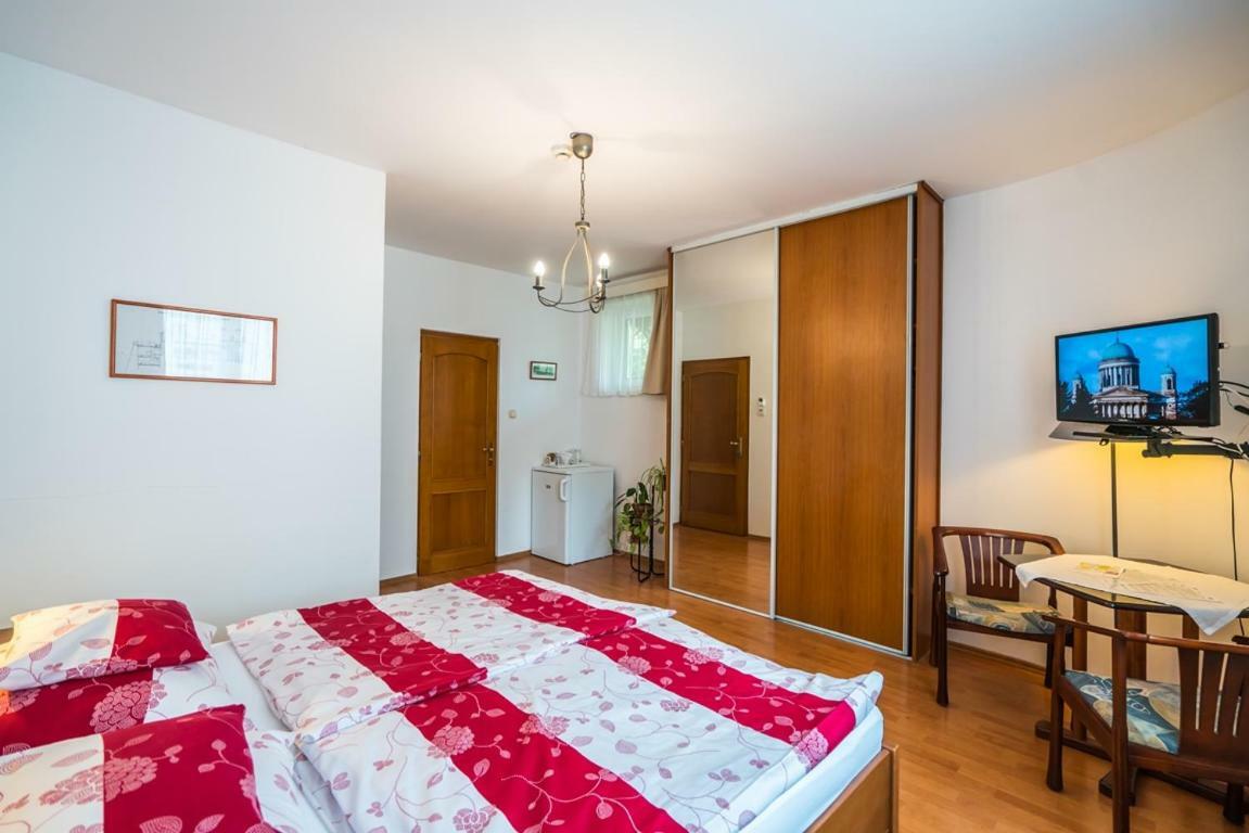Szent Kristof Panzio Hotel Esztergom Eksteriør billede