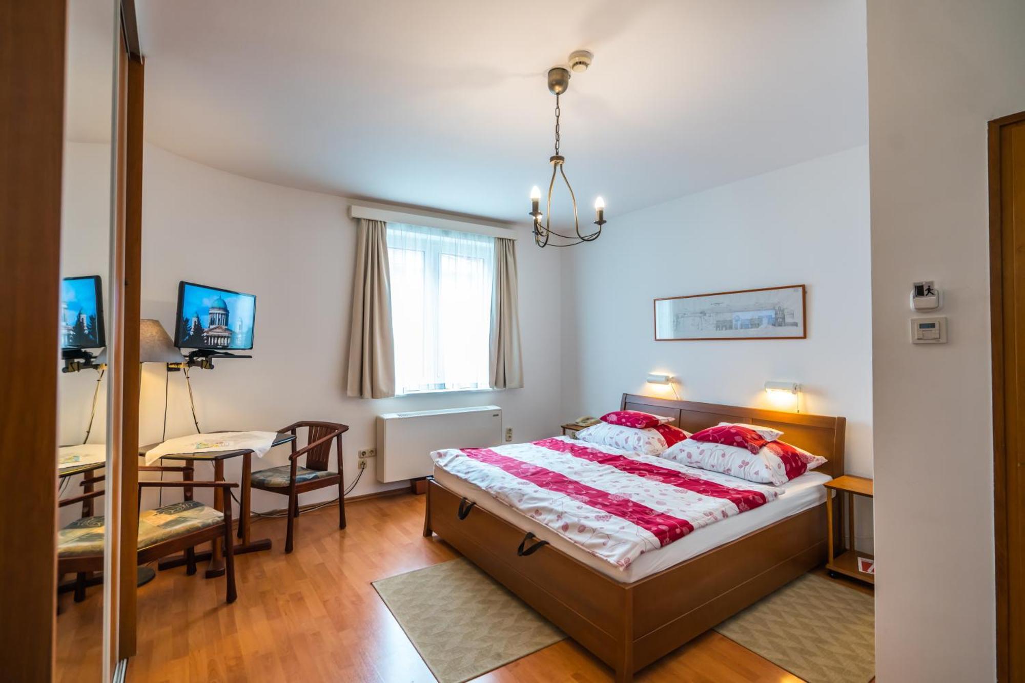 Szent Kristof Panzio Hotel Esztergom Eksteriør billede