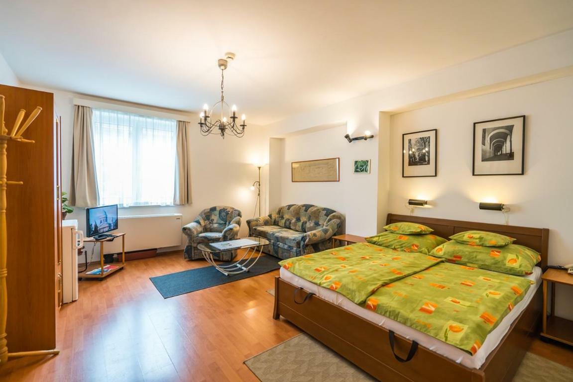 Szent Kristof Panzio Hotel Esztergom Eksteriør billede