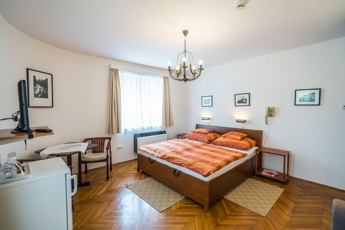 Szent Kristof Panzio Hotel Esztergom Eksteriør billede
