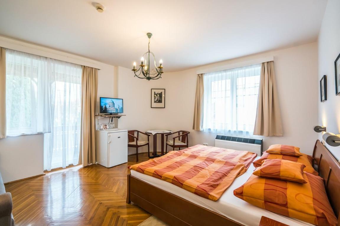 Szent Kristof Panzio Hotel Esztergom Eksteriør billede