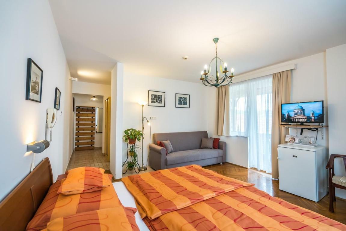 Szent Kristof Panzio Hotel Esztergom Eksteriør billede