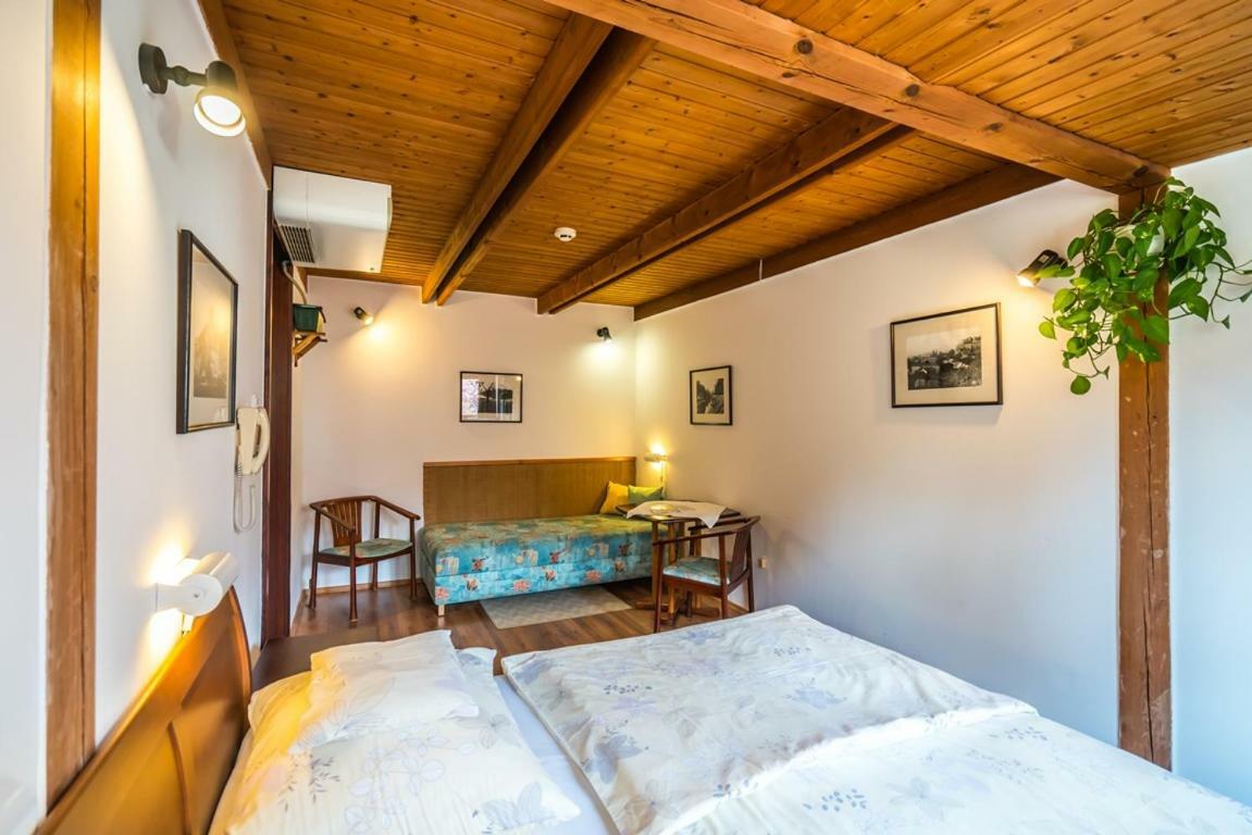 Szent Kristof Panzio Hotel Esztergom Eksteriør billede